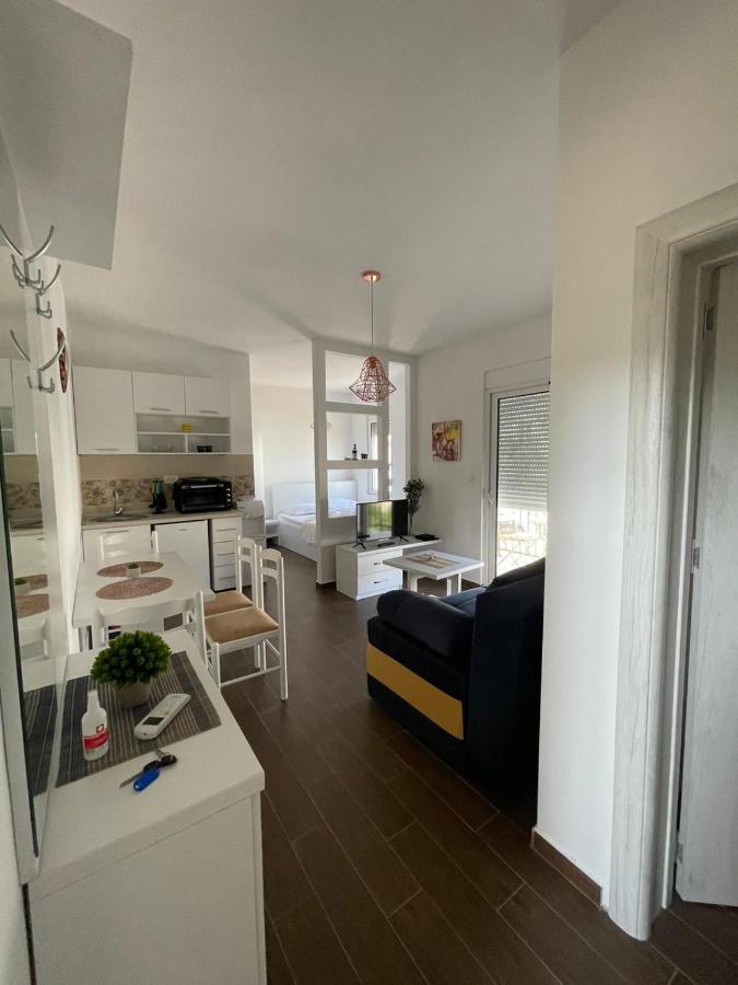 אוטייהא Apartments Tina מראה חיצוני תמונה