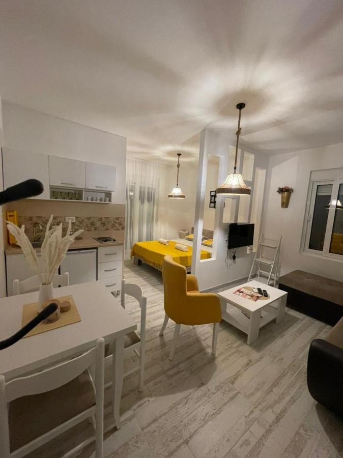 אוטייהא Apartments Tina מראה חיצוני תמונה